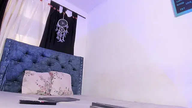 Snapshot of katia__dann chatting on 1, 12, 2025 katia dann online show from 1, 12, 2025