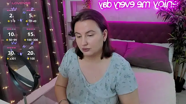 FeralPeach online show from 10, 10, 2025