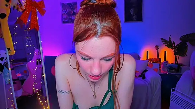 Alyssa Smitt online show from 17, 2, 2025