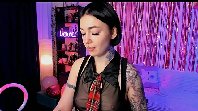 Snapshot of Magic_Allie chatting on 19, 10, 2025 Magic Allie online show from 19, 10, 2025