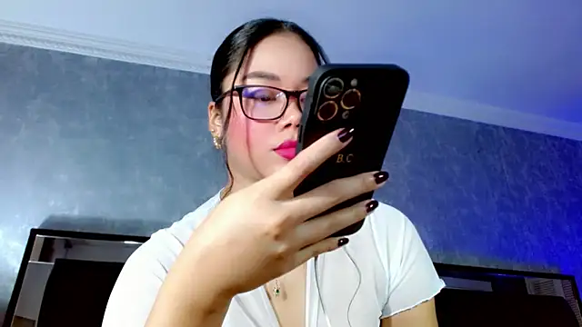 JasmineMoore online show from 15, 4, 2026