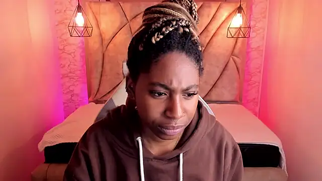 Queen perla  online show from 13, 2, 2025