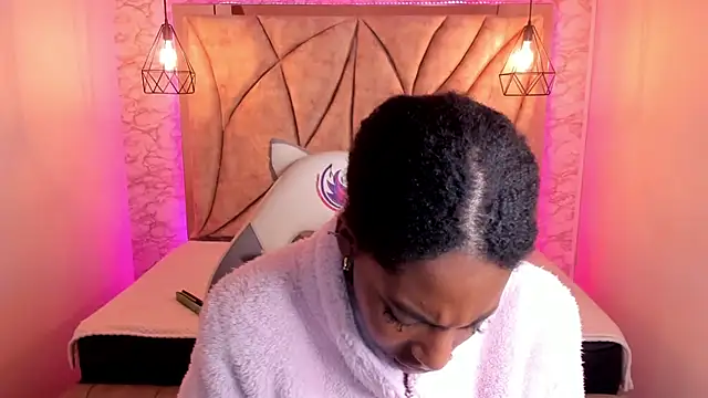 Queen perla  online show from 25, 2, 2025