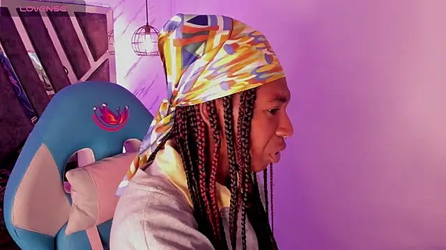 Queen perla  online show from 13, 9, 2025