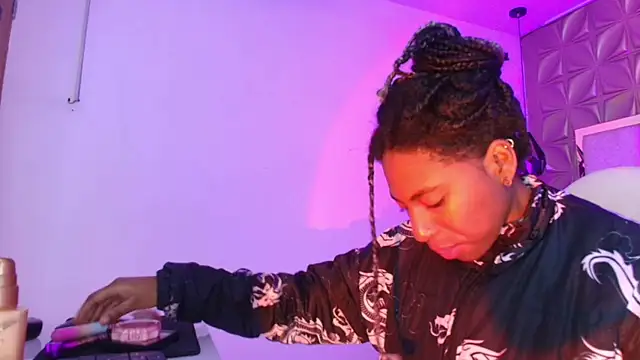 Queen perla  online show from 17, 4, 2026