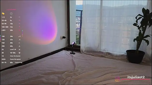 mssjulia online show from 10, 9, 2025