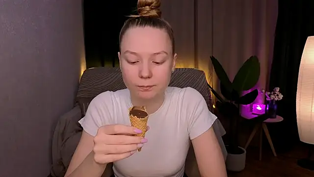 CarolynCohen   online show from 16, 2, 2025