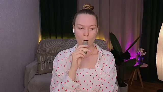 CarolynCohen   online show from 25, 2, 2025