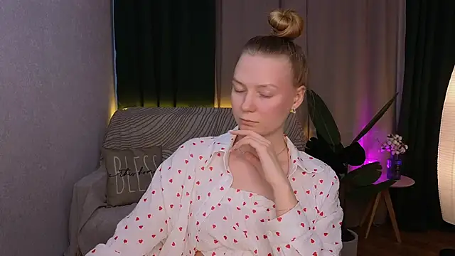 CarolynCohen   online show from 25, 2, 2025