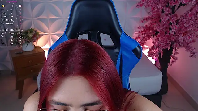 Snapshot of lizowenn_ chatting on 12, 11, 2025 lizowenn online show from 12, 11, 2025