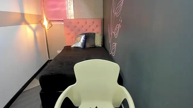 GiaFox  online show from 8, 2, 2025