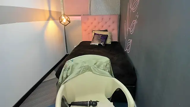 GiaFox  online show from 10, 3, 2025