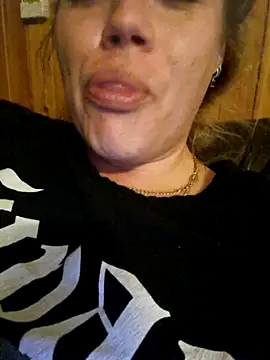 Snapshot of Off_the_Lesh chatting on 13, 11, 2025 Off the Lesh online show from 13, 11, 2025