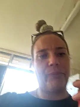 Snapshot of Off_the_Lesh chatting on 17, 12, 2025 Off the Lesh online show from 17, 12, 2025