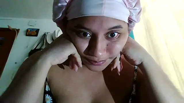 Snapshot of perlamor chatting on 2, 2, 2025 perlamor online show from 2, 2, 2025