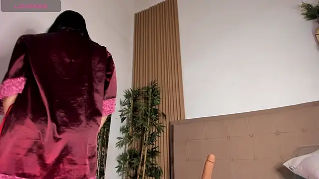 Natasha  Sccott online show from 25, 1, 2025