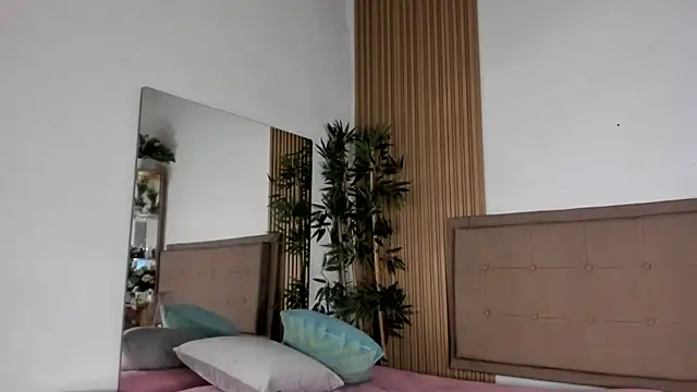 Natasha  Sccott online show from 12, 2, 2025