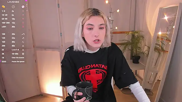 Snapshot of Mia_Cheers chatting on 13, 2, 2025 Mia Cheers online show from 13, 2, 2025