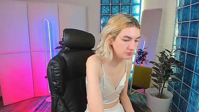 Snapshot of Mia_Cheers chatting on 4, 3, 2025 Mia Cheers online show from 4, 3, 2025