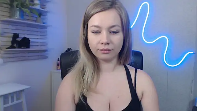 holly xglam online show from 21, 1, 2025