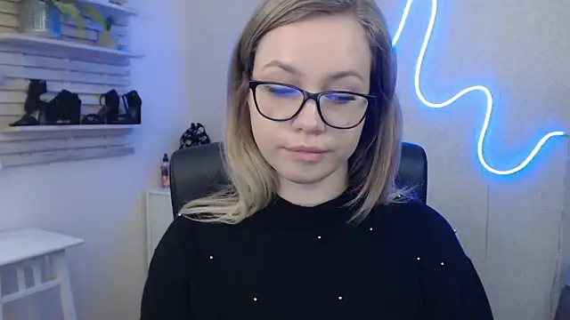 holly xglam online show from 22, 1, 2025