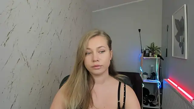 holly xglam online show from 11, 9, 2025