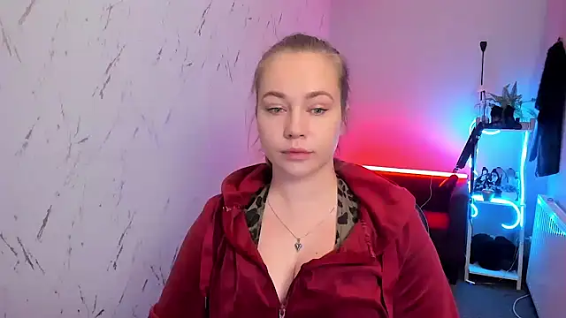 holly xglam online show from 18, 3, 2026