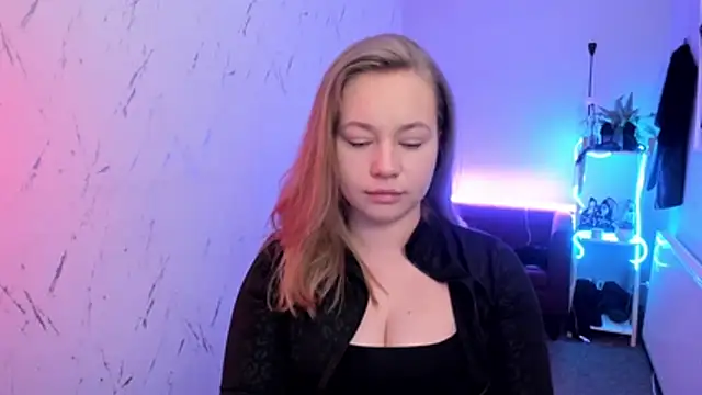 holly xglam online show from 11, 4, 2026