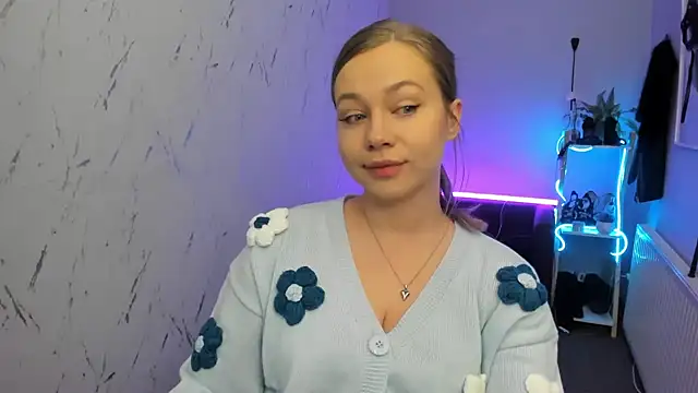 holly xglam online show from 13, 4, 2026