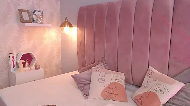 LeenaBrown online show from 20, 11, 2025