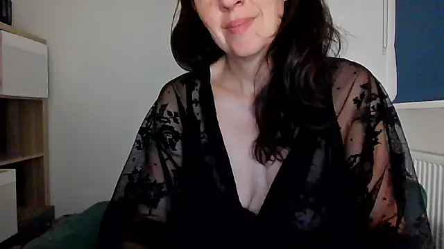 Snapshot of Ella_Next_Door chatting on 8, 7, 2026 Ella Next Door online show from 8, 7, 2026