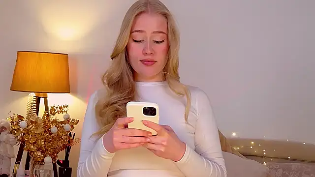 JuliaJaee online show from 7, 1, 2025