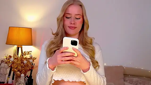 JuliaJaee online show from 10, 1, 2025