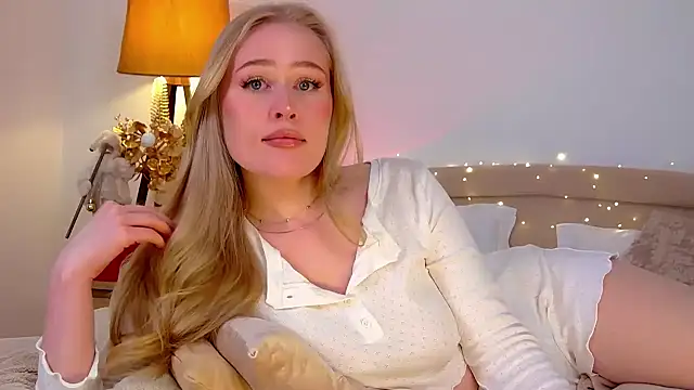 JuliaJaee online show from 11, 1, 2025