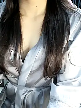 Snapshot of _Linez_ chatting on 12, 10, 2025  Linez  online show from 12, 10, 2025