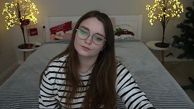 MagicPeachh  online show from 18, 12, 2024