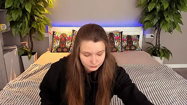 MagicPeachh  online show from 9, 9, 2025