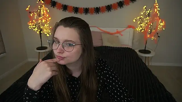 MagicPeachh  online show from 31, 10, 2025