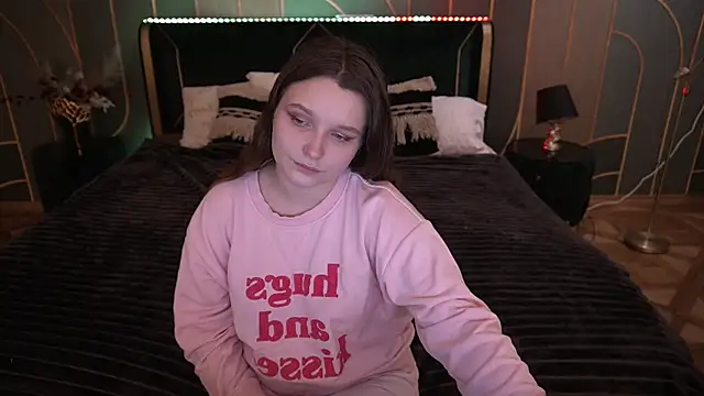 MagicPeachh  online show from 3, 12, 2025