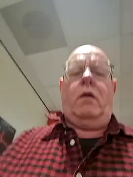 Snapshot of andrejoyfull64 chatting on 8, 4, 2026 andrejoyfull64 online show from 8, 4, 2026