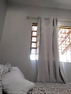 BrendaBittencourt online show from 24, 2, 2025