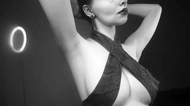 ginger hugs online show from 23, 10, 2025