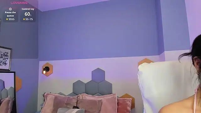 Snapshot of Chloe_fischer_ chatting on 28, 10, 2025 Chloe fischer online show from 28, 10, 2025