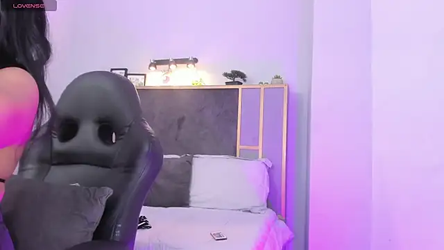 Chloe fischer  online show from 12, 3, 2026