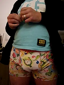 Snapshot of justepourvousbb chatting on 25, 12, 2024 justepourvousbb online show from 25, 12, 2024