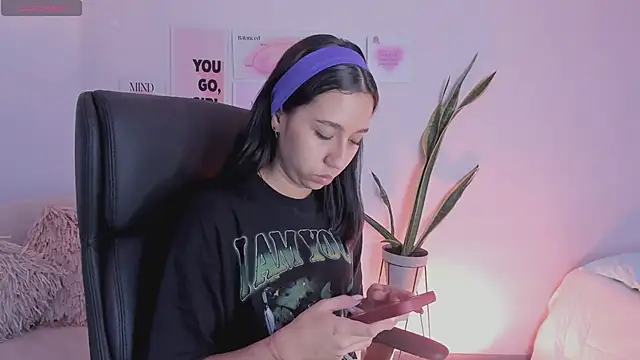 Snapshot of MissSussy chatting on 4, 1, 2025 MissSussy online show from 4, 1, 2025