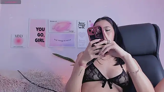Snapshot of MissSussy chatting on 4, 1, 2025 MissSussy online show from 4, 1, 2025