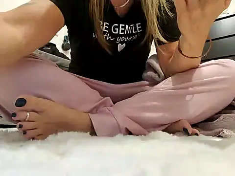 Snapshot of sweethotmilf888 chatting on 4, 3, 2025 sweethotmilf888 online show from 4, 3, 2025