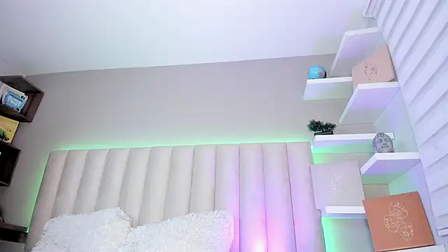 Snapshot of Sally__Walker chatting on 22, 10, 2025 Sally Walker online show from 22, 10, 2025