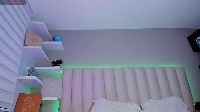 Snapshot of Sally__Walker chatting on 23, 10, 2025 Sally Walker online show from 23, 10, 2025